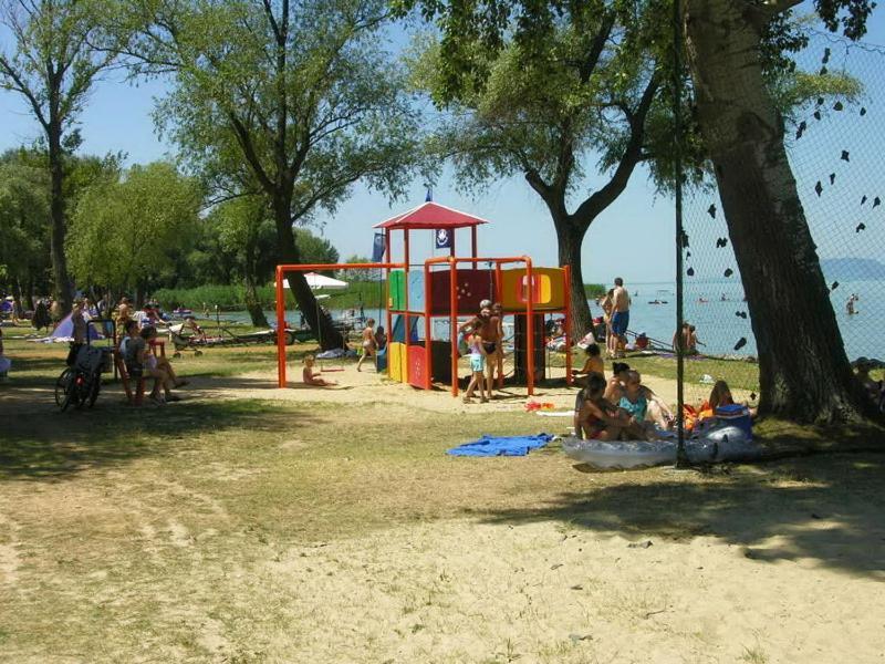 Balatonszemes Small House Экстерьер фото